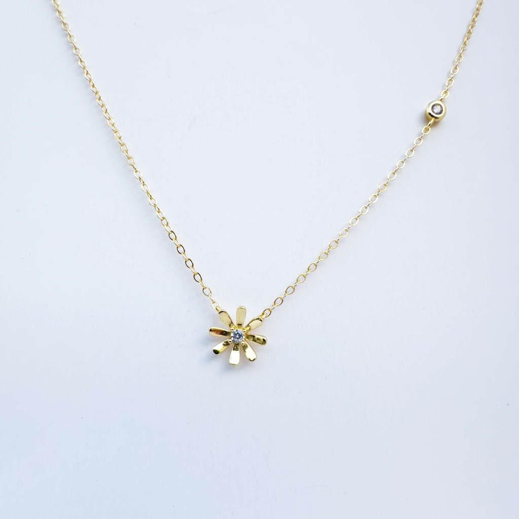 Collar Margarita Luz Serena (Plata 925)